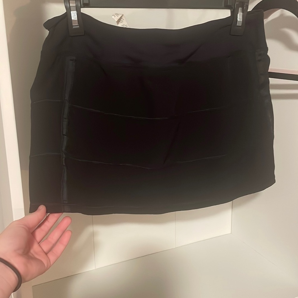 Black lulu lemon tennis skirt size 10